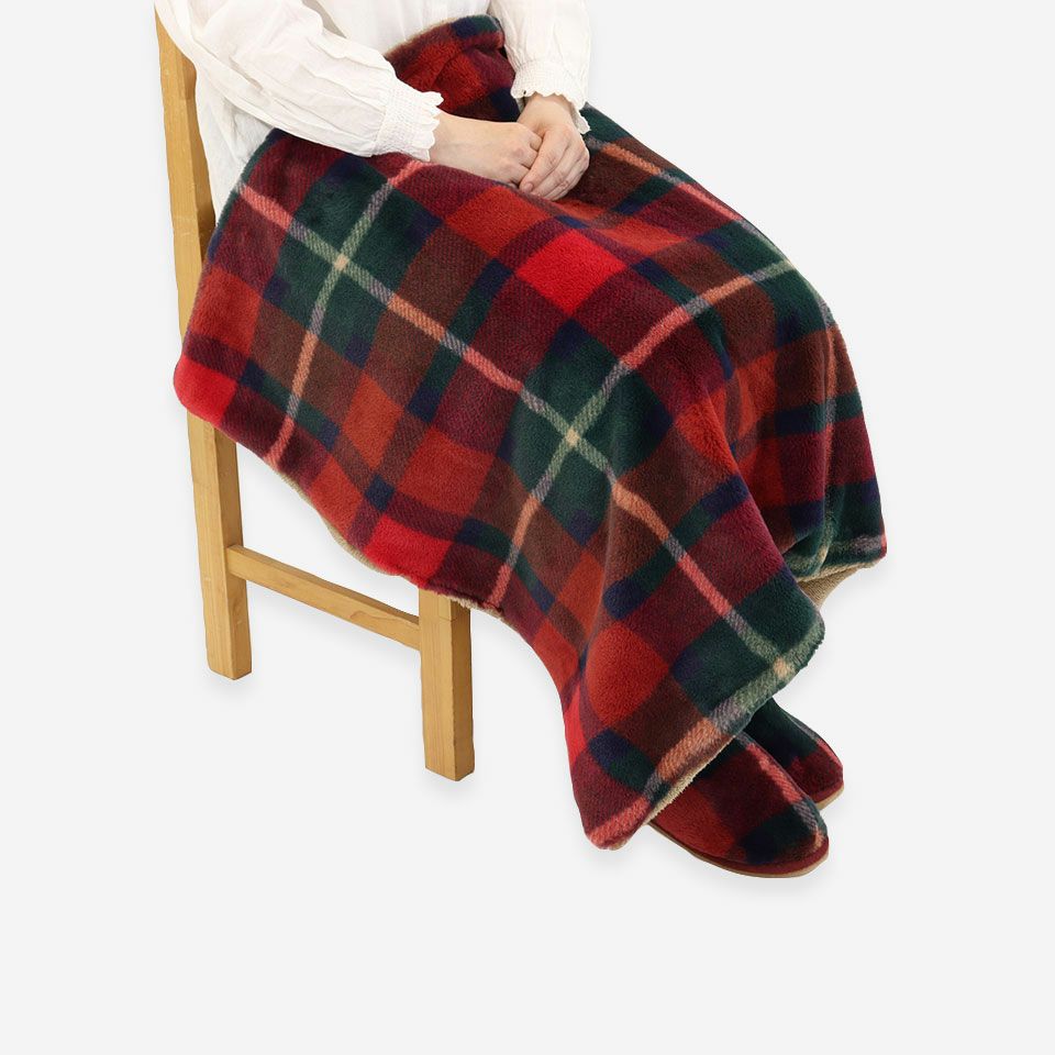 70×100cmサイズは、大人の方のひざ掛けや、お子さまのお昼寝用ブランケットにぴったりのサイズです／カラー：レッド