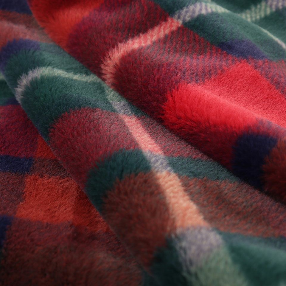 レッド色は２種類のレッドをミックスし、レッド多めの親しみやすく誰にでも愛されるカラーに仕上げました