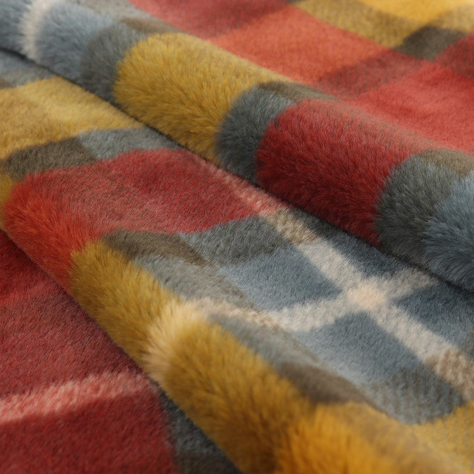 イエロー色は他にはないカラーリングでありながら、テラコッタ、マスタードのミドルトーンがインテリアに不思議と馴染むところが魅力です