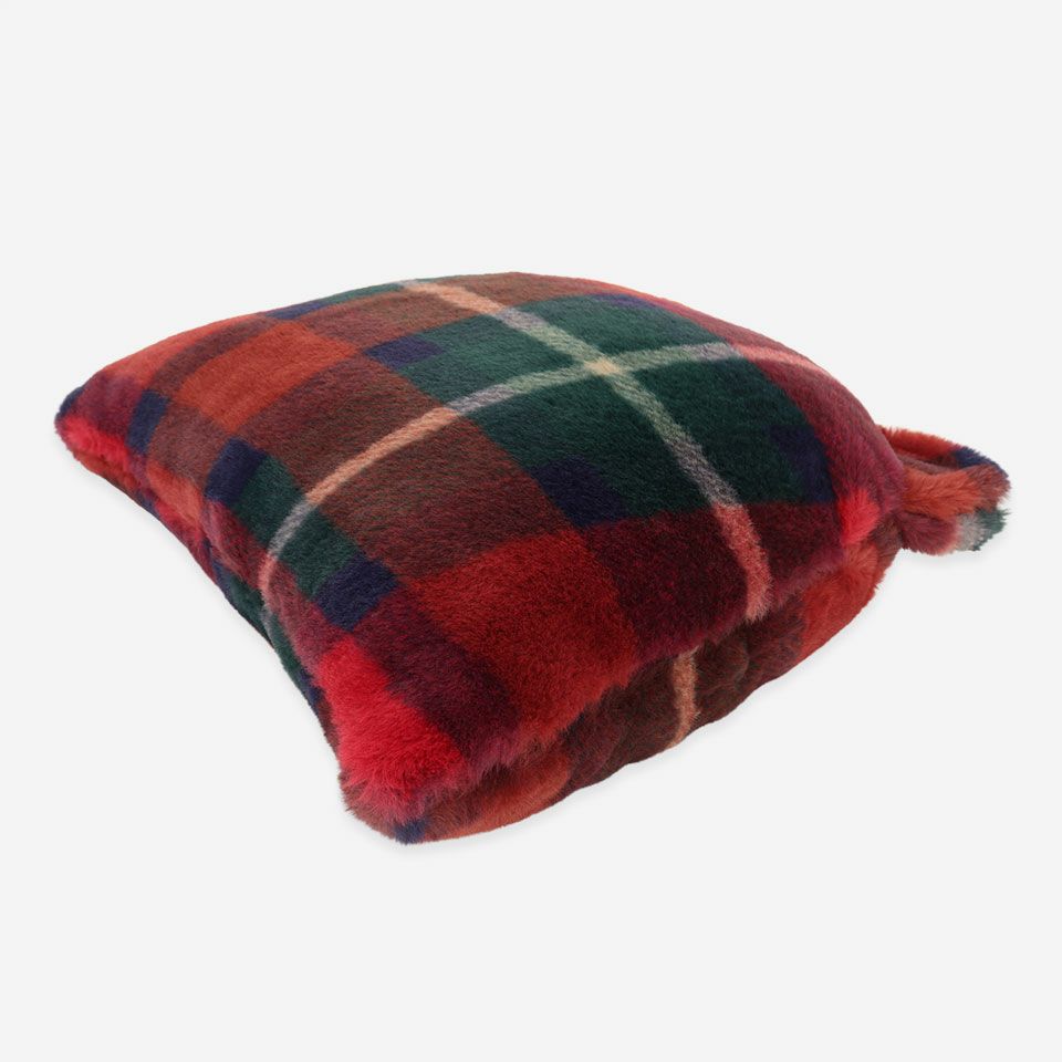 チェックファーの人気の秘密はなめらかな触感です／カラー：レッド