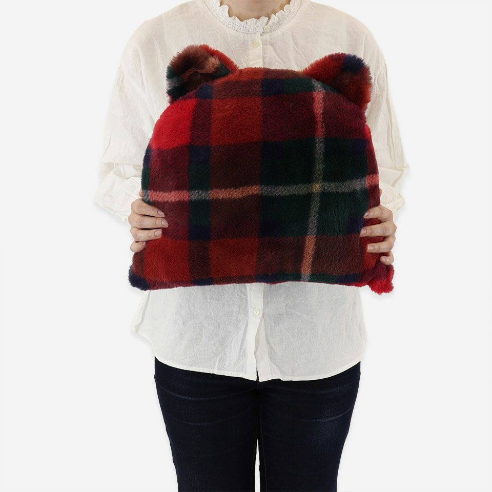 抱き心地のよいサイズでついつい触ってしまいます／カラー：レッド