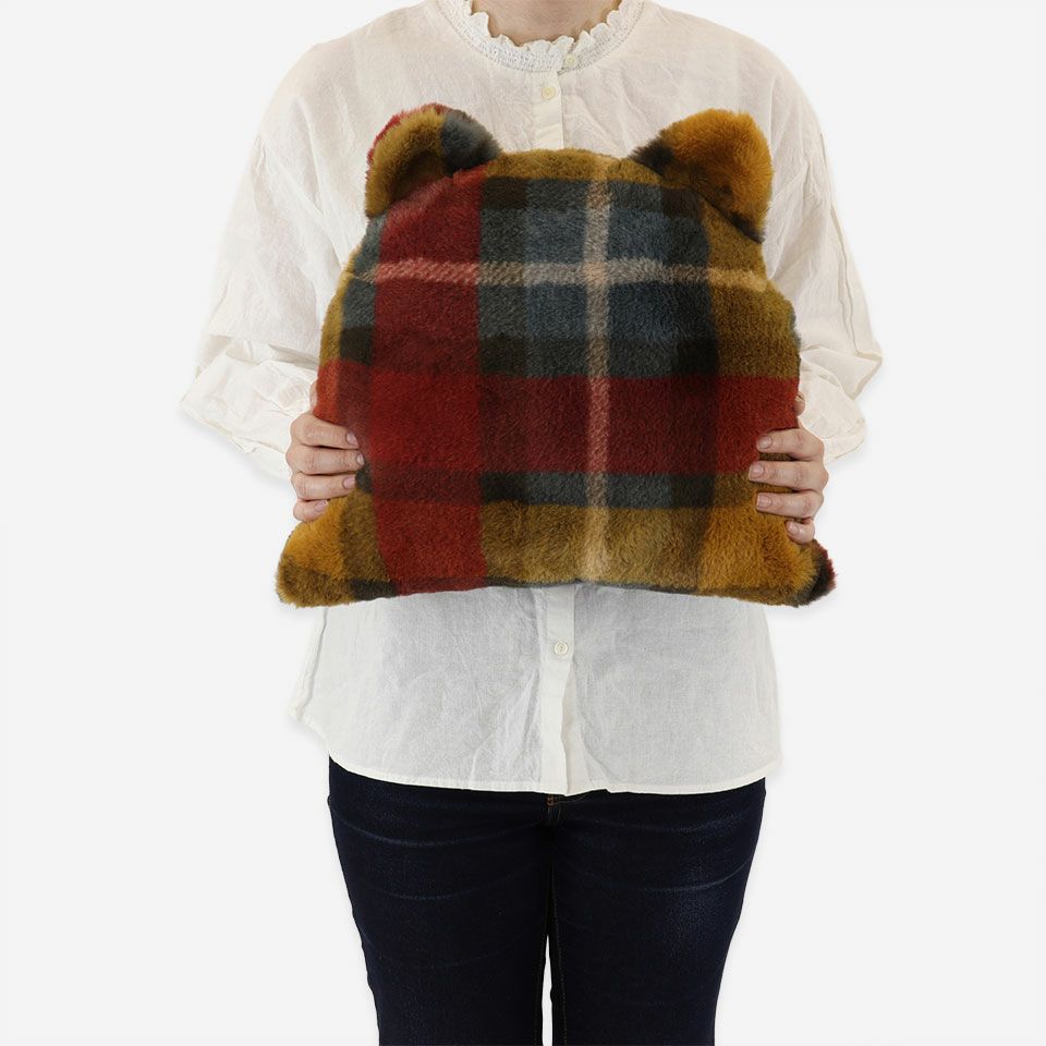 抱き心地のよいサイズでついつい触ってしまいます／カラー：イエロー