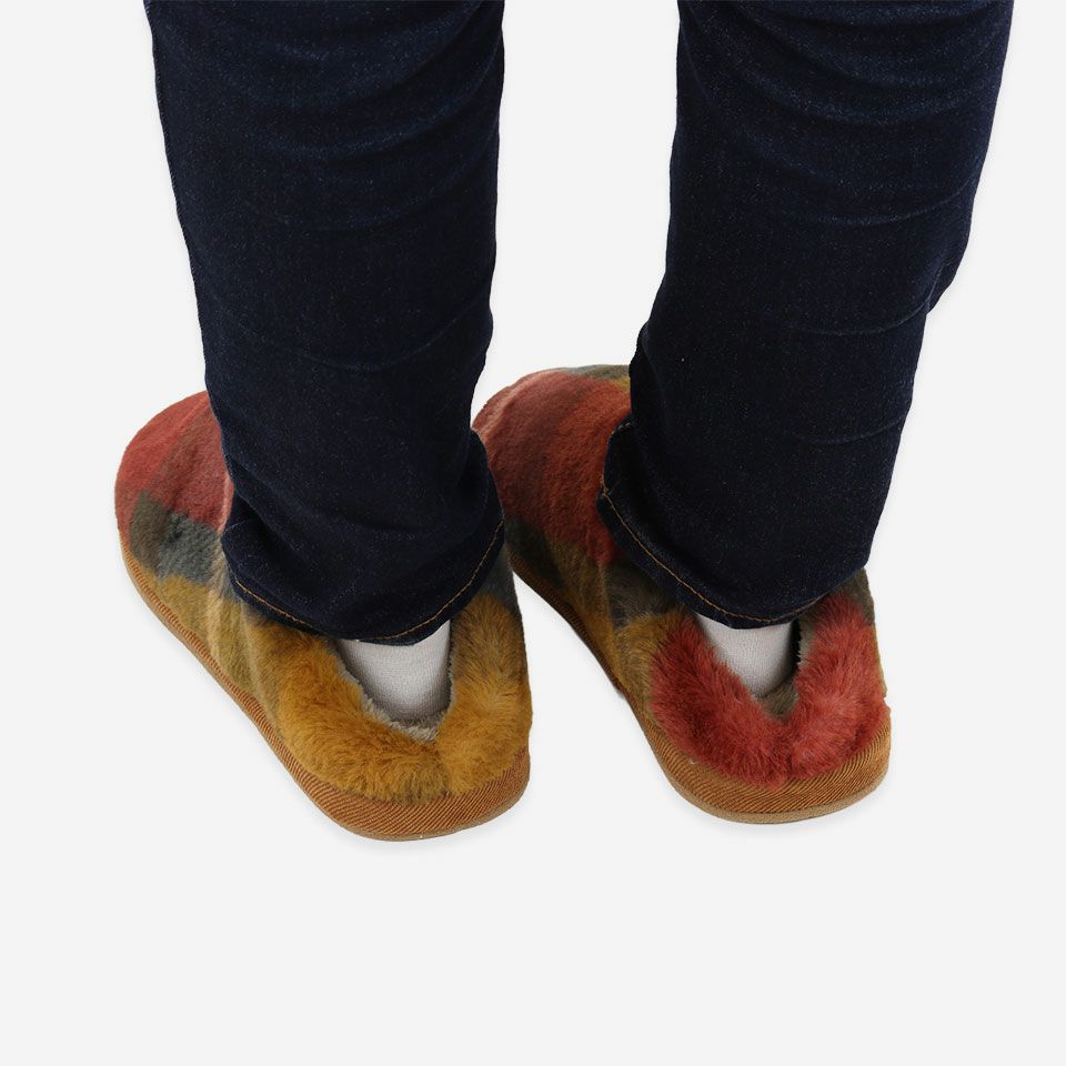 着用画像／Lサイズ 25～27cm／背面／足首あたりまですっぽりと覆うのでとてもあたたかく寒いシーズンに人気です／カラー：イエロー