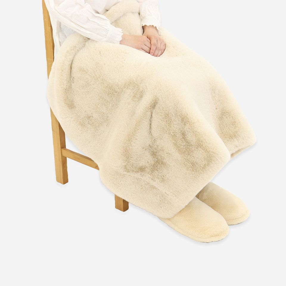 70×100cmのクォ―ターサイズはひざ掛けにおすすめのサイズとなっております／カラー：アイボリー