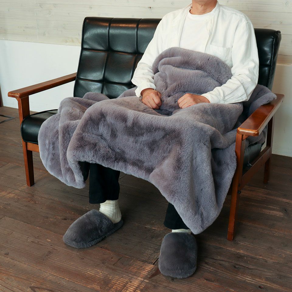 リビングでちょっとお昼寝やひざ掛けだけでは寒い冬本番の防寒ブランケットにいかがでしょうか