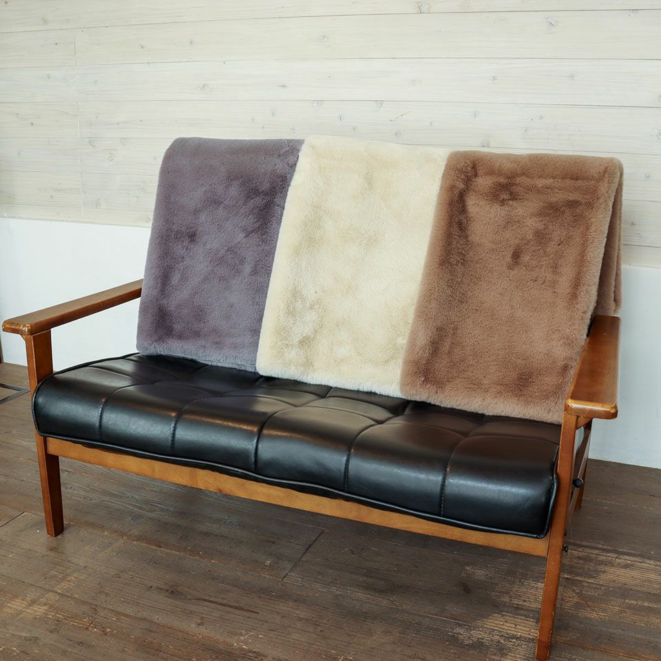 左からグレー・アイボリー・ベージュの3色で展開しています