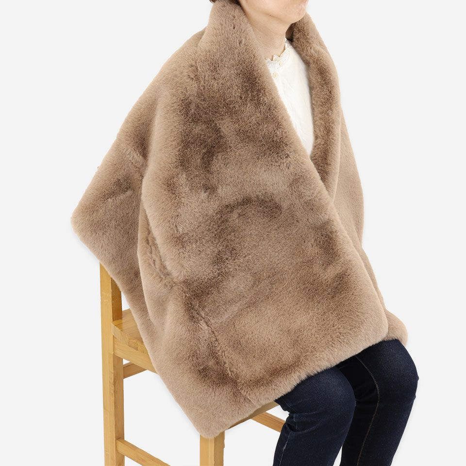 スナップがついているので肩掛けしても落ちにくい仕様です／カラー：ベージュ