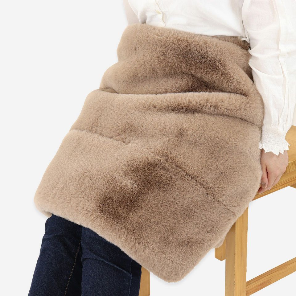 ブランケットとして、ひざ掛けや腰に巻いたりなど、お好みのスタイルでご使用いただけます／カラー：ベージュ