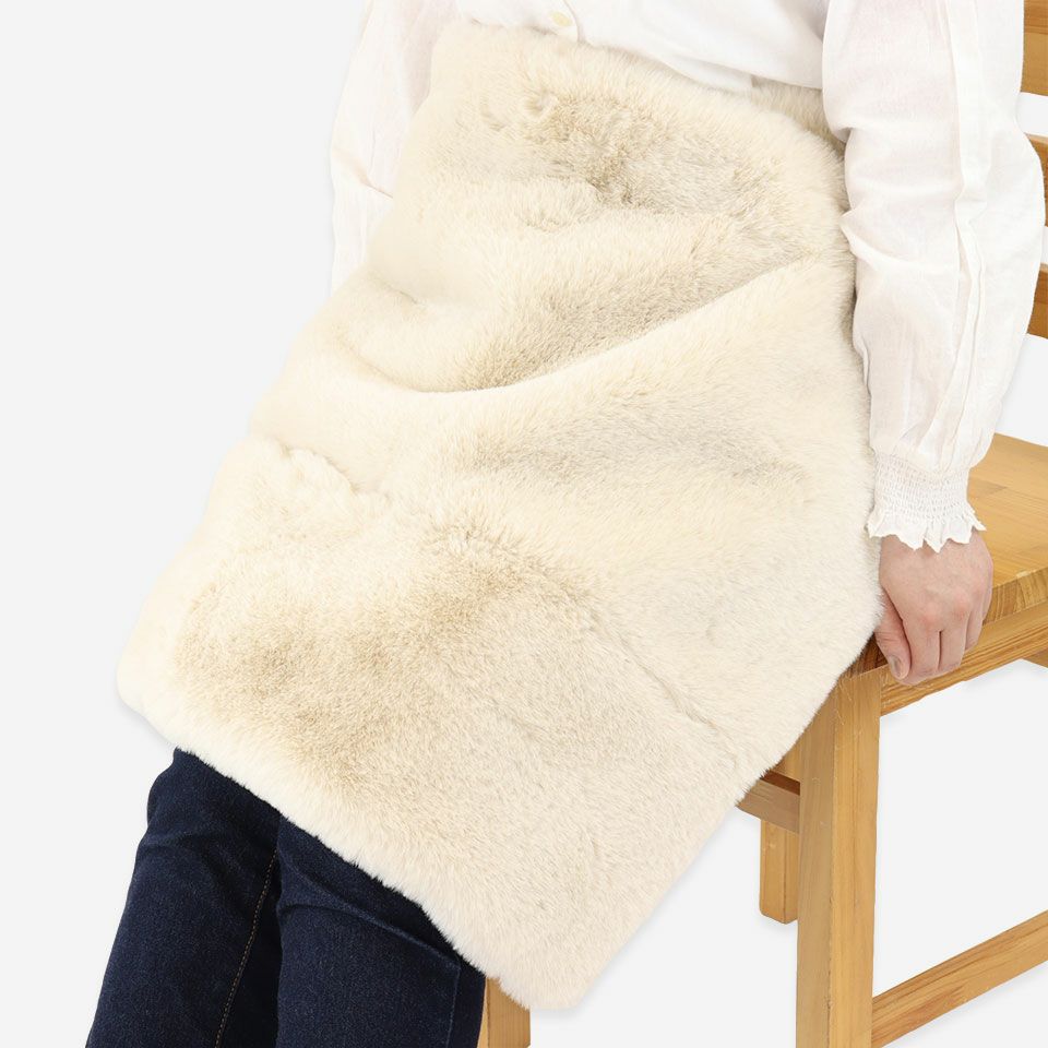 ブランケットとして、ひざ掛けや腰に巻いたりなど、お好みのスタイルでご使用いただけます／カラー：アイボリー