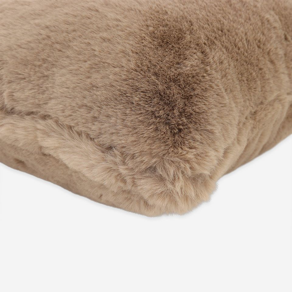 表面と裏面は共生地でシンプルに縫い合わせています／カラー：ベージュ