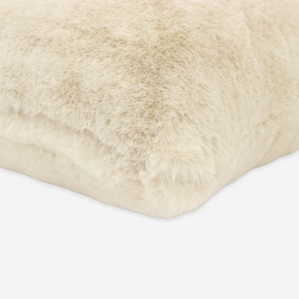 表面と裏面は共生地でシンプルに縫い合わせています／カラー：アイボリー