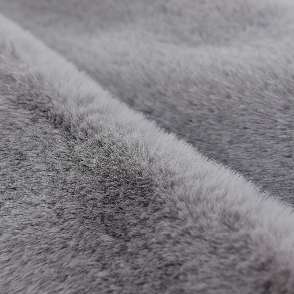 豊かで贅沢な高密度フェイクファーシリーズです／カラー：グレー