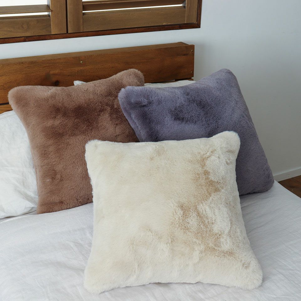 ベージュ・グレー・アイボリーの3色で展開しています