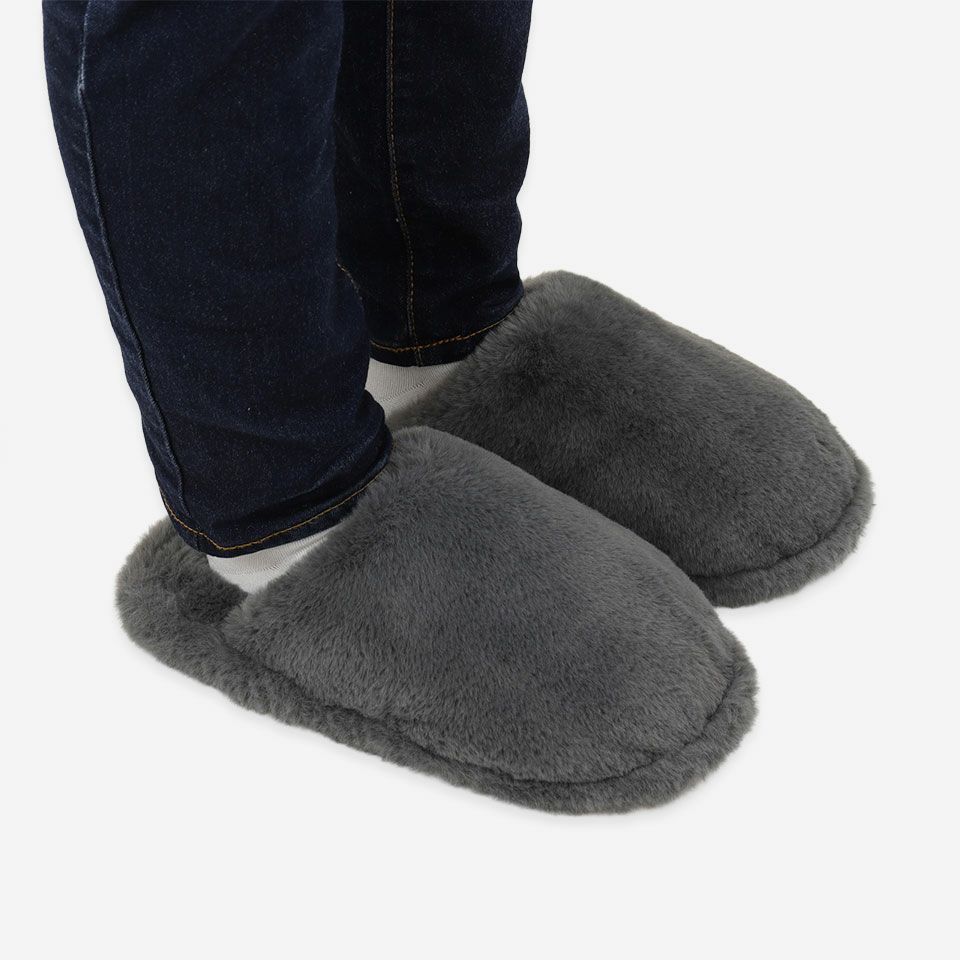 朝晩の肌寒さを感じる季節に、ボリュームたっぷりの愛らしいシルエットが、ほっこりさせてくれる商品です／カラー：グレー