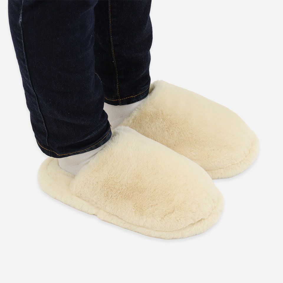 朝晩の肌寒さを感じる季節に、ボリュームたっぷりの愛らしいシルエットが、ほっこりさせてくれる商品です／カラー：アイボリー