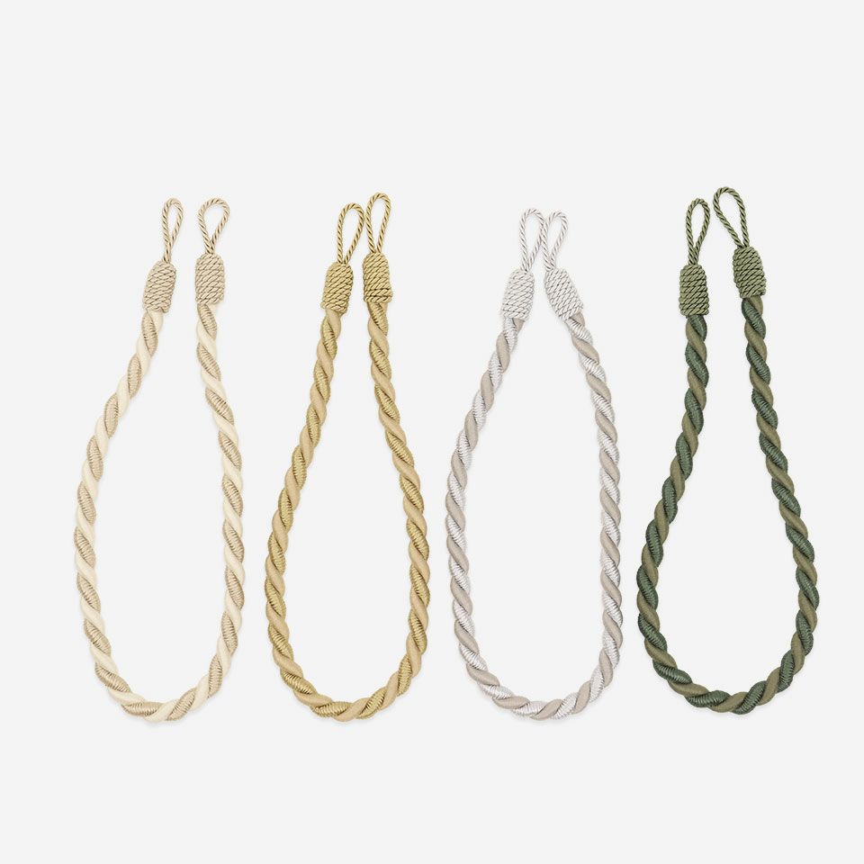 カラーは4色展開です