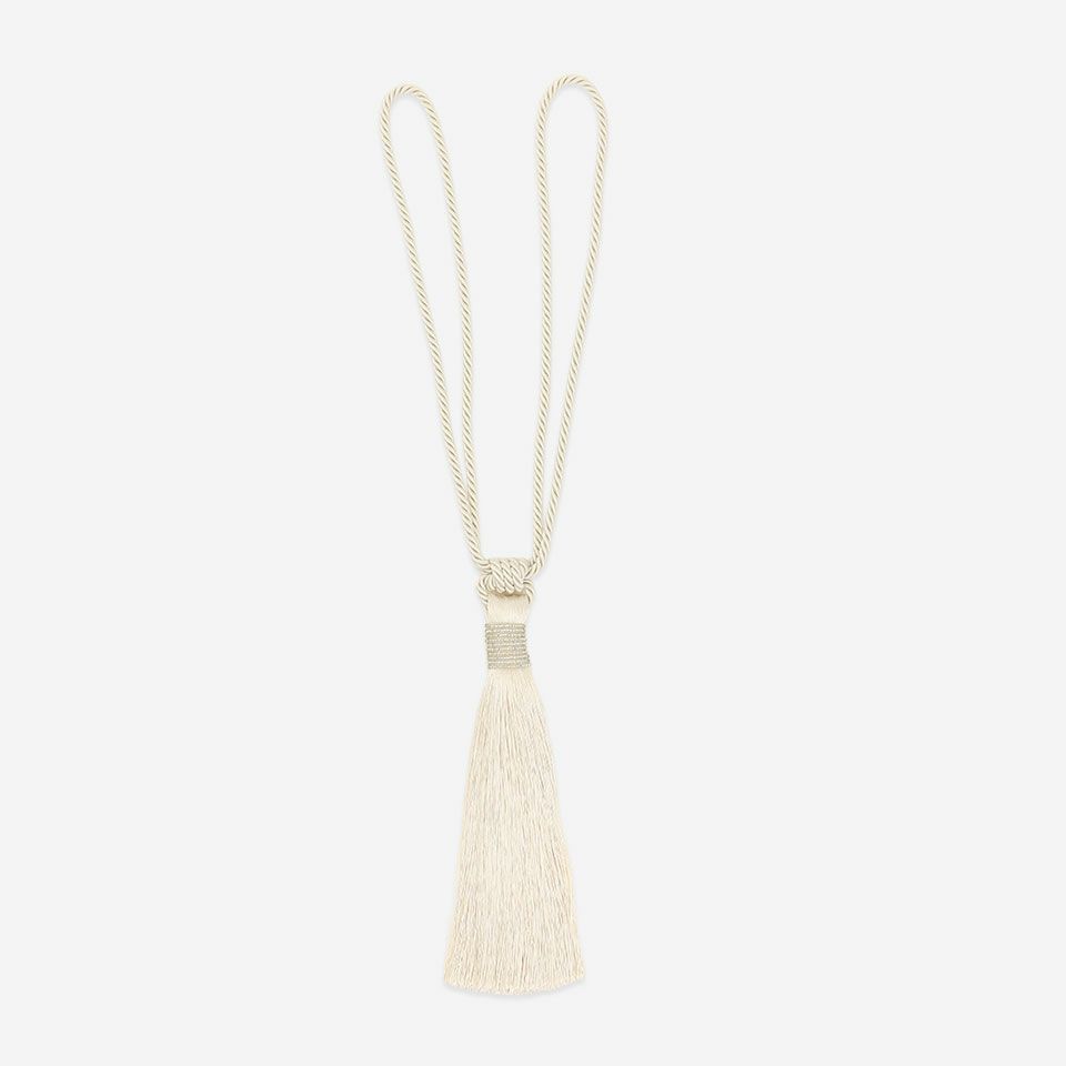 正面画像／カラー：アイボリー／紐の全長 約75cm 房の長さ 約29.5cm