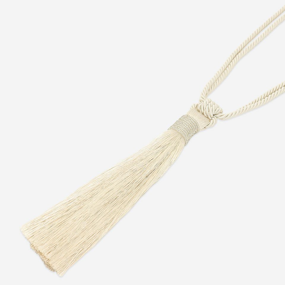 ニュアンスカラーのモダンエレガントタッセルです／カラー：アイボリー