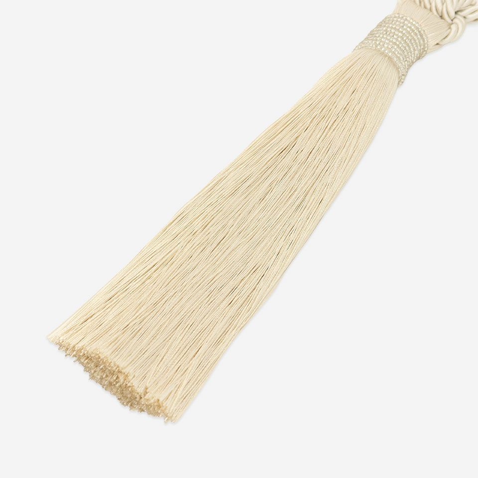 上部のビーズがキラキラと光り、アクセントとなっています／カラー：アイボリー