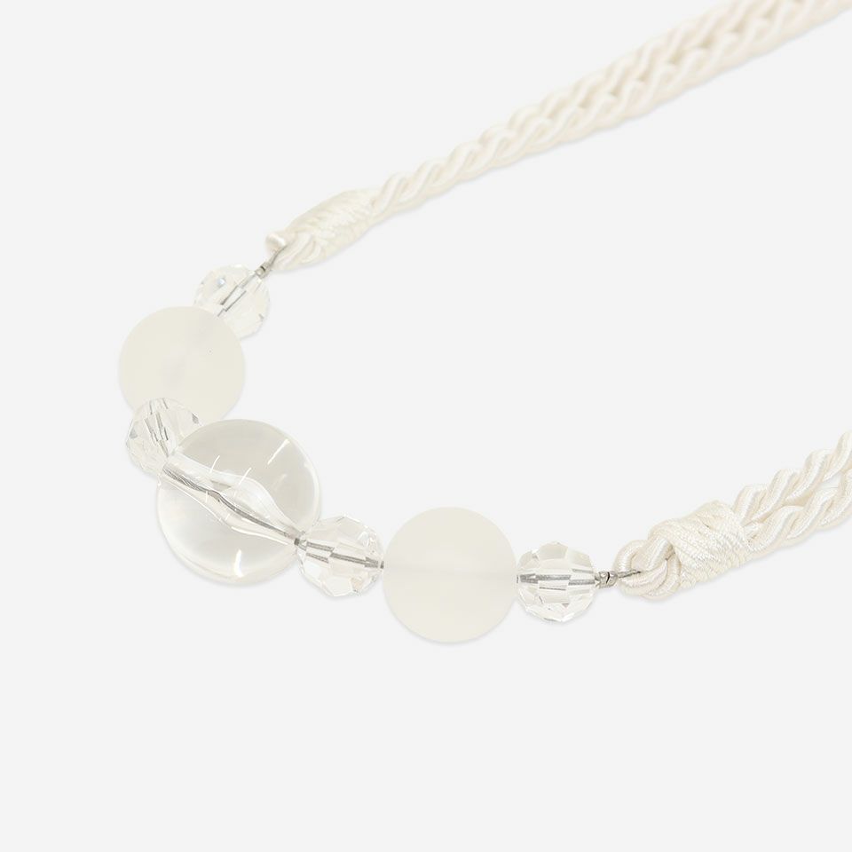 レースの1枚吊りや小窓等を想定した華奢で短め仕様となっています／カラー：ベージュ