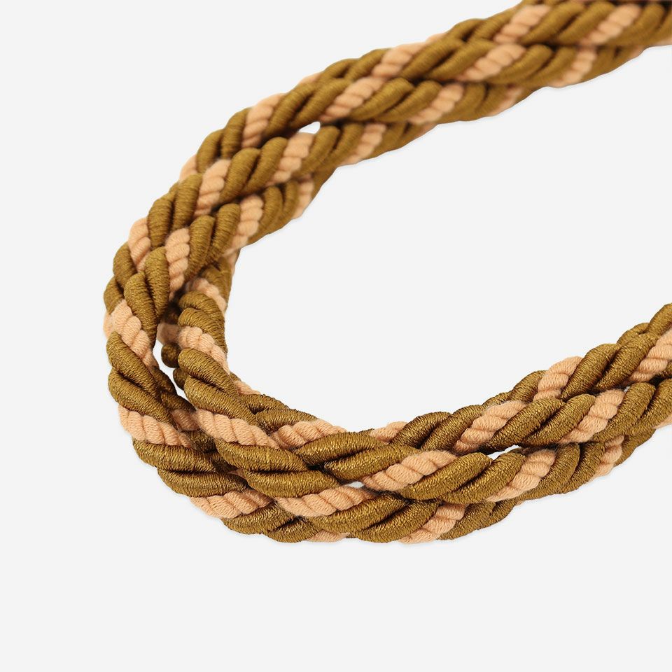 ナチュラルな空間にアクセントとなる色味です／カラー：オレンジ