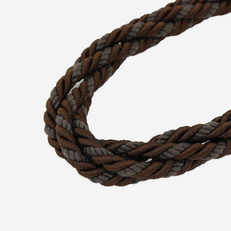 ナチュラルな空間にアクセントとなる色味です／カラー：ブラウン