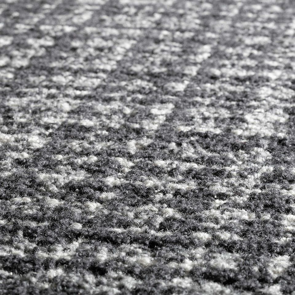 道が交差し重なるようすをラインで表現しました／カラー：ブルー