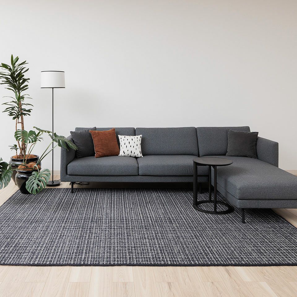 ボリューム感のあるループパイルが幾重にも織り重なることで複雑で奥行きのある表情を見せます