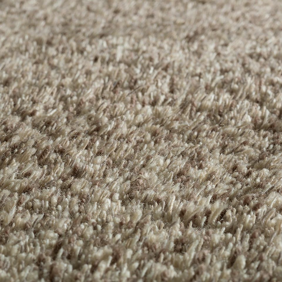 草原の草木が風になびくすがたを表現しました／カラー：ベージュ