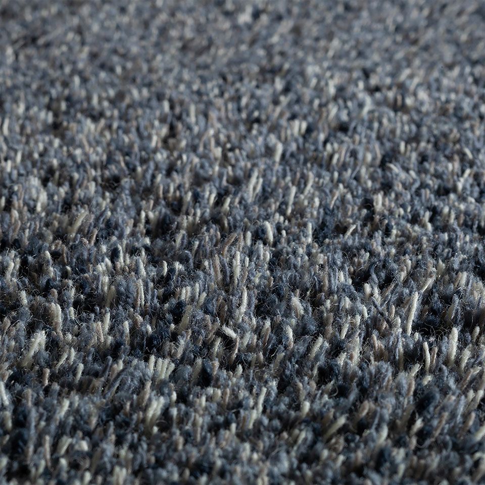 草原の草木が風になびくすがたを表現しました／カラー：ブルー