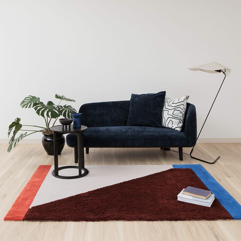 大胆に色を切り替えたデザインがインテリアのアクセントになります