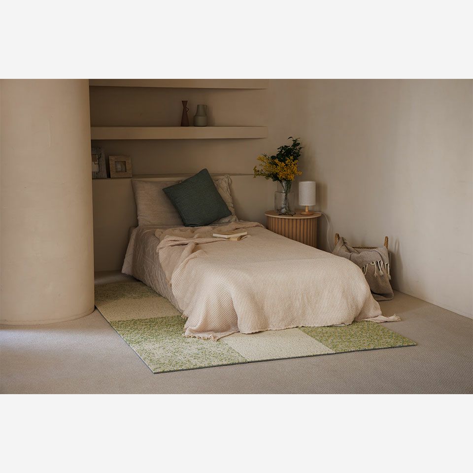 タイル形状の為、必要な場所にだけ置いて使用できるのもポイントです