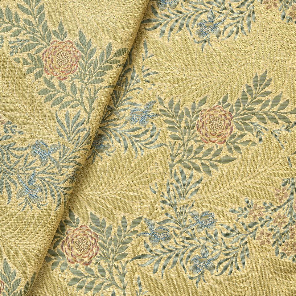生地拡大画像／糸の光沢差を利用し織り方を工夫することで、花の細部まで丁寧に表現しています