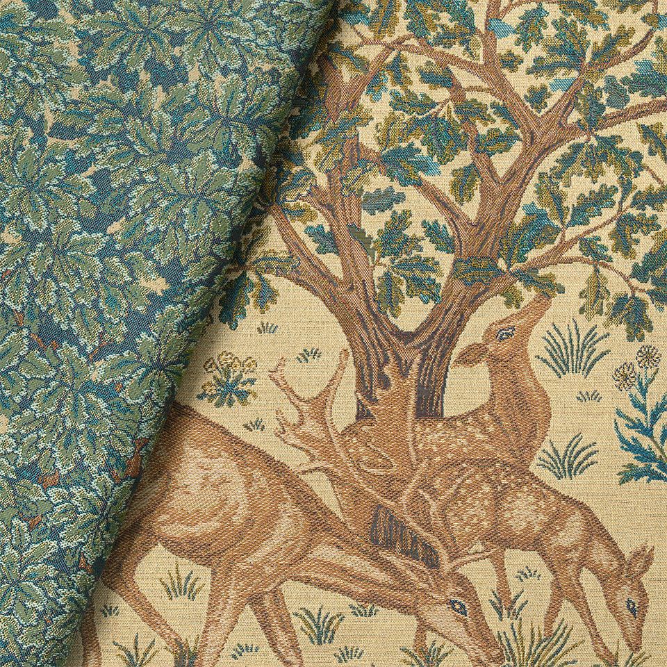 生地拡大画像／鹿や木々を多くの組織で色やテクスチャーに変化を持たせて、様々な表情を作っています