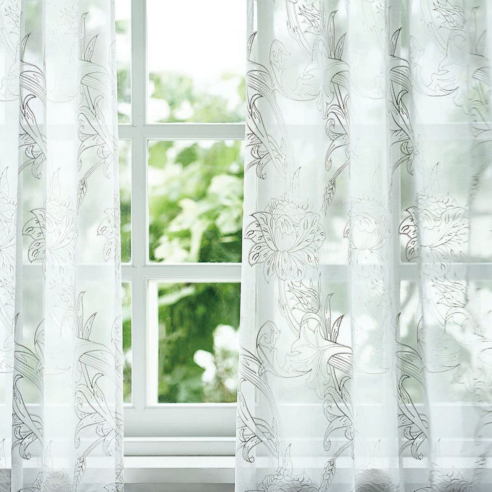 イメージ画像／更紗の大きなパターンが、左上がりの構図でデザインされています