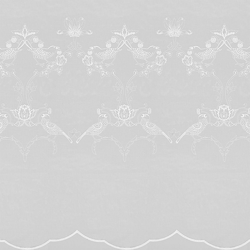 生地画像／オリジナルデザインの一部である、いちごをついばむツグミのモチーフをメインにして、刺繍用のデザインとして作製しています