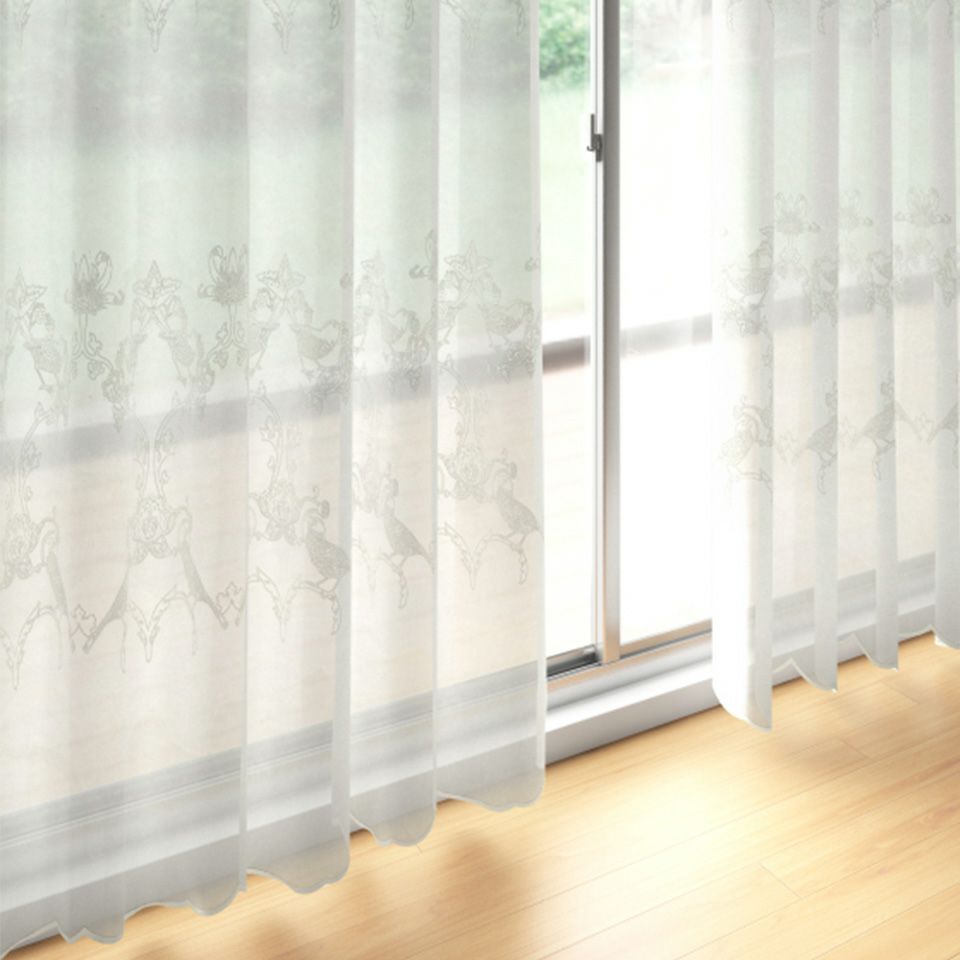 イメージ画像／いちごをついばむツグミのモチーフの刺繍柄です