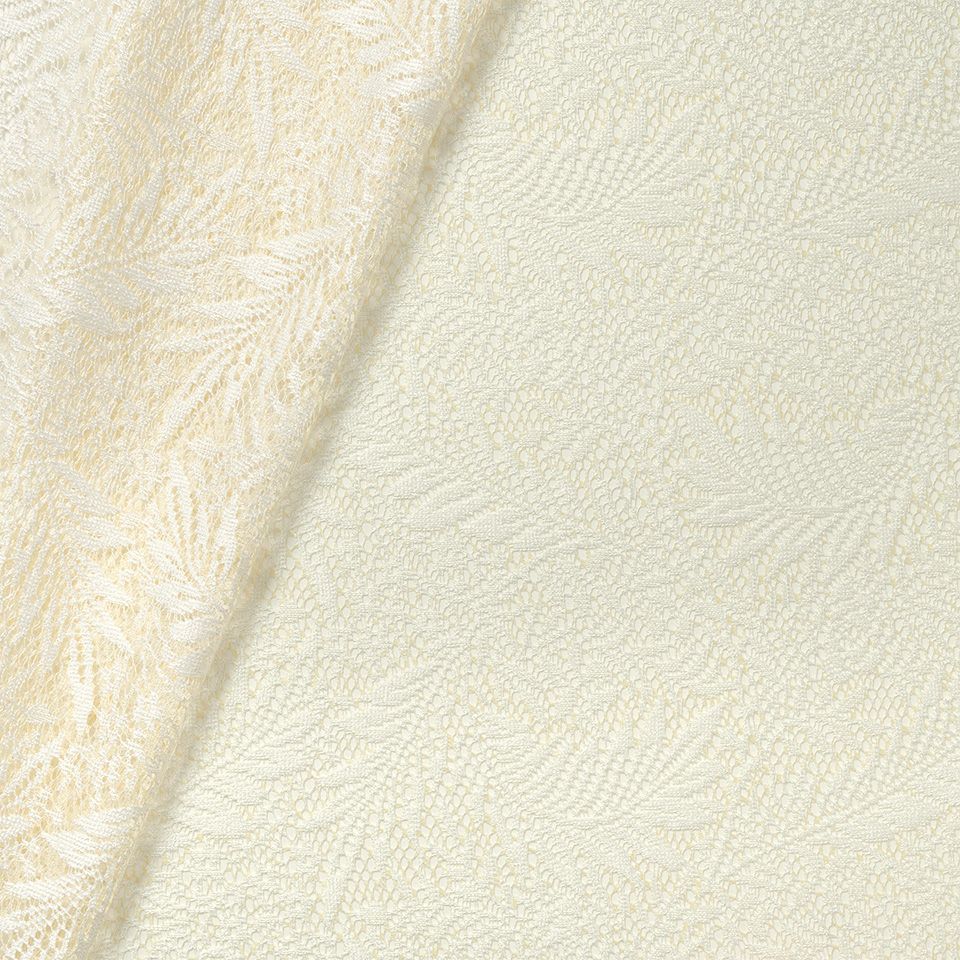 生地拡大画像／ベージュ色の糸をベース色の表現として使うことで、柄の白が映えてことで奥行を持たせています