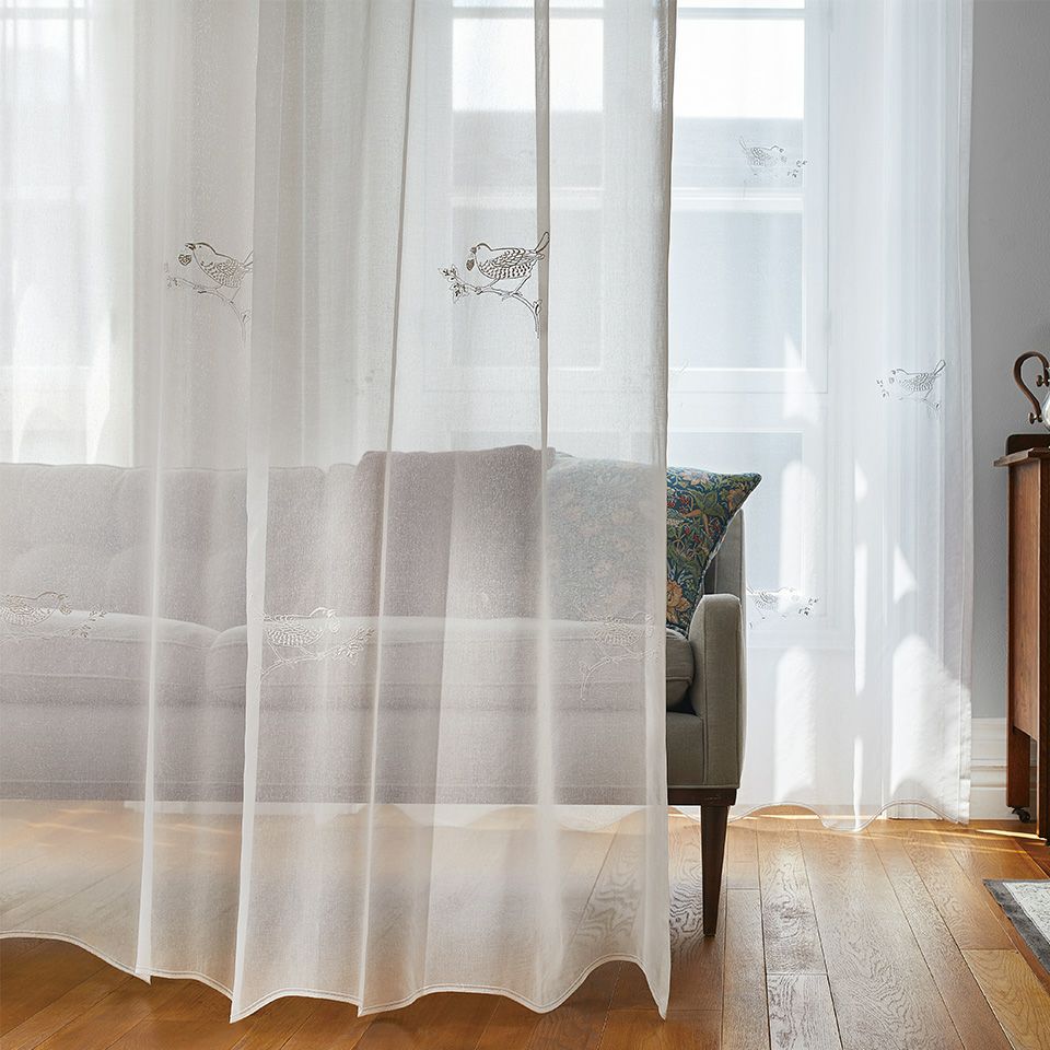 イメージ画像／ツグミの飛び柄デザインはよりシンプルで、他のドレープとも合わせやすくなっており、お使いいただける空間が広がります