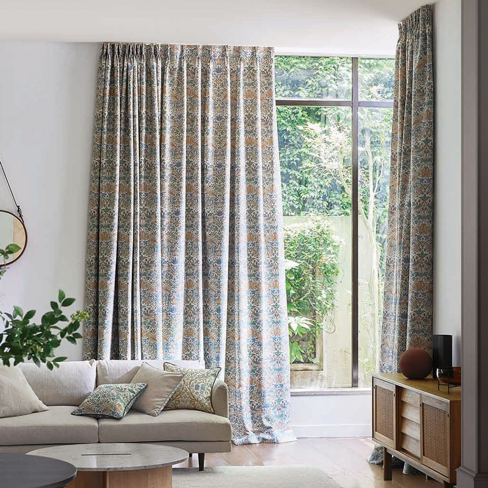 イメージ画像／ベースは様々な部屋になじみやすいカラー、柄の大きさも程よいので窓の大きさを選ばずご利用いただけます