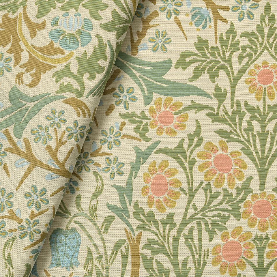 生地拡大画像／ベースには意匠糸を用い、葉の一部には風通組織を取り入れることで、織りに豊かな表情を添えています