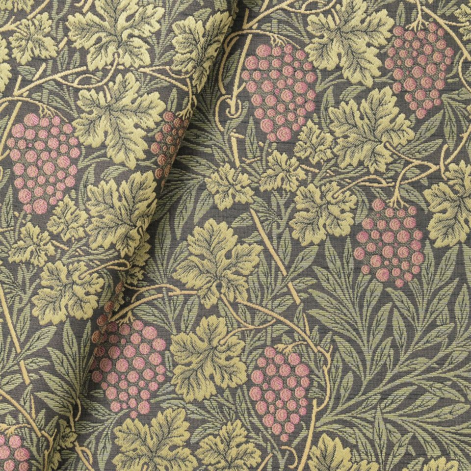 生地拡大画像／葡萄の葉の質感と柳の葉の質感の違いを織組織と糸使いで表現し、凹凸差と光沢感で深みのある織物に仕上げています