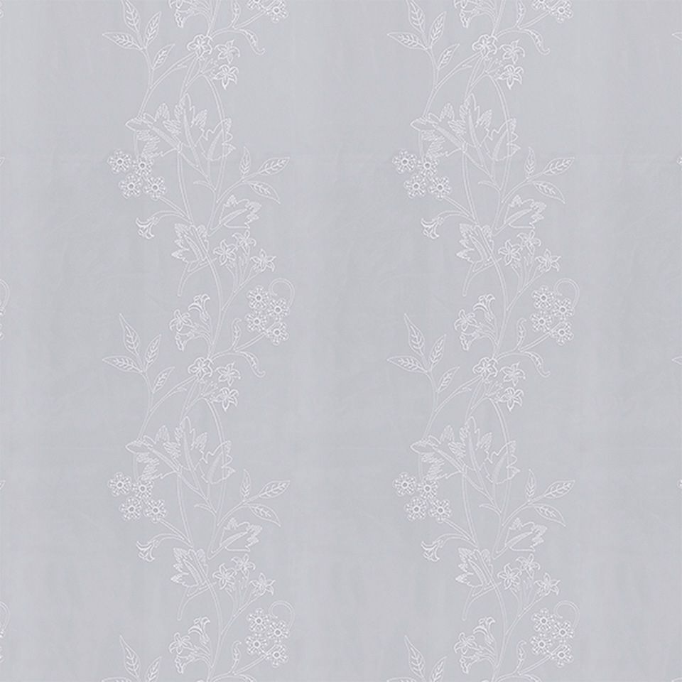 生地画像／植物の上下の重なりを刺繍のステッチを使い分けて奥行を表現しています