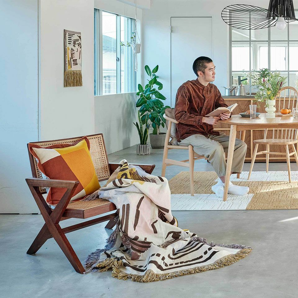 お部屋にアートを取り入れる様な感覚でファブリックを使うインテリアをご提案しています